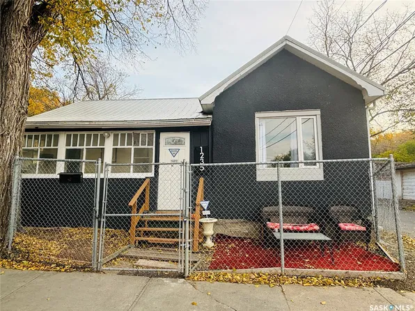 1235 12th Avenue, Regina, SK S4P 0L2