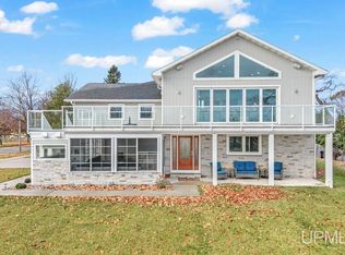 430 Lake Shore Dr, Escanaba, MI 49829