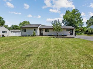 24 Cambridge Rd, Kendall Park, NJ 08824