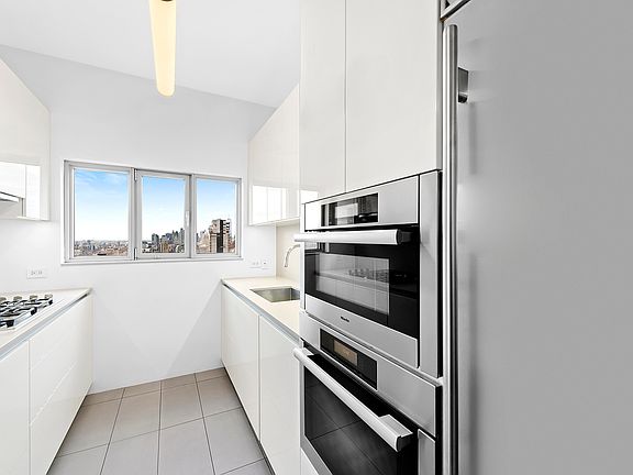 3rd image of 200 E 32nd St APT 33B
