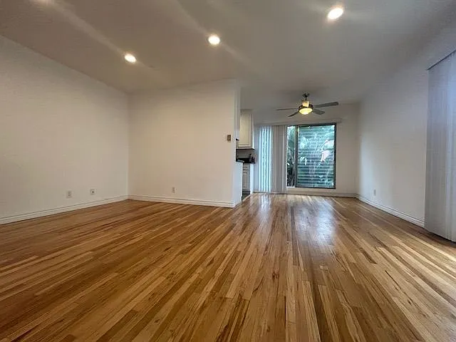 2 bed, 850 sqft, $3,695 — Photo 4