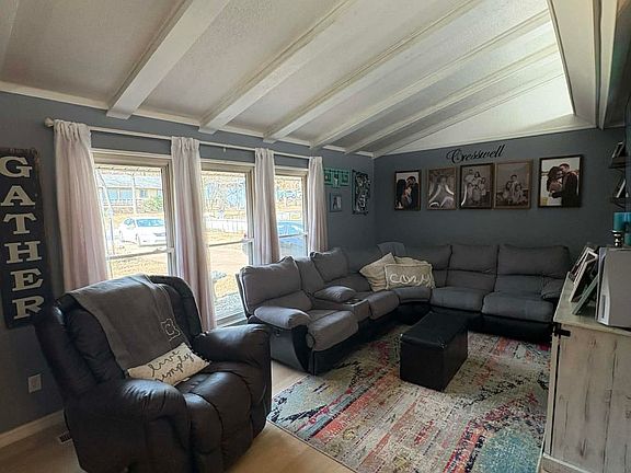 3rd image of 188 Pine Knot Rd