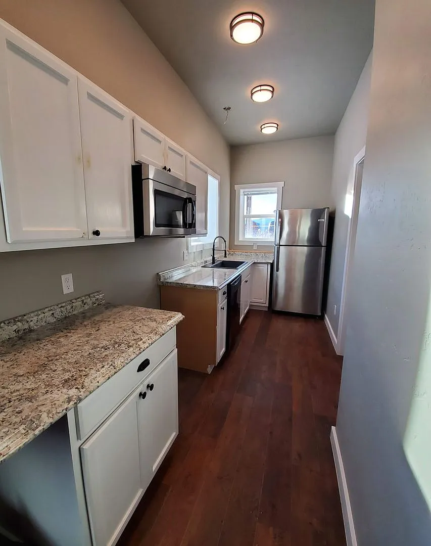 100 South Meridian Road (HC) — Photo 1