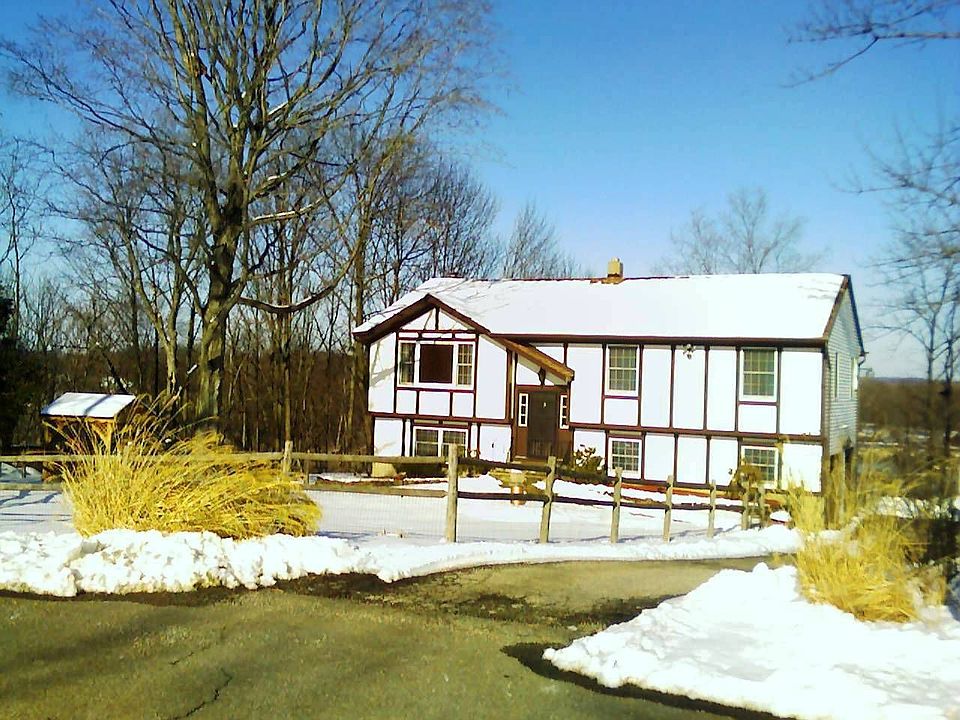 1st image of 15 Meadowlark Dr