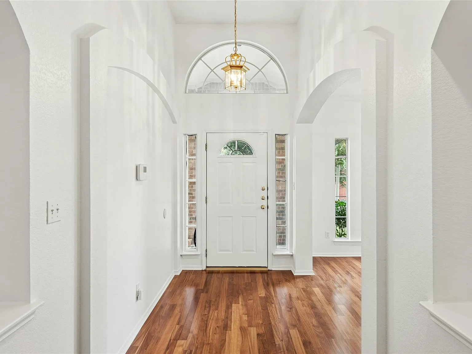 4 bed, 2.0 bath, 2637 sqft, $2,999 — Photo 4