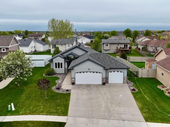 4742 44th St S, Fargo, ND 58104