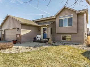 5204 S Donegal Ave, Sioux Falls, SD 57106