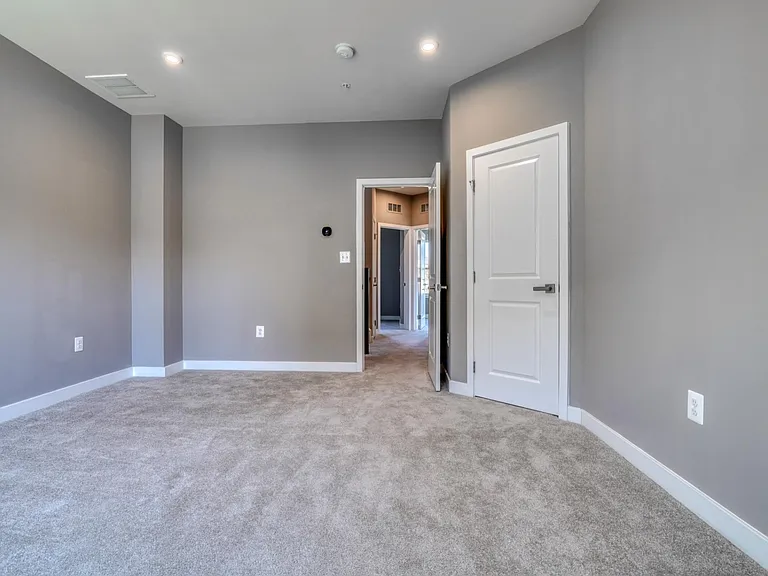 6100 Northwest Dr #1 — Photo 29
