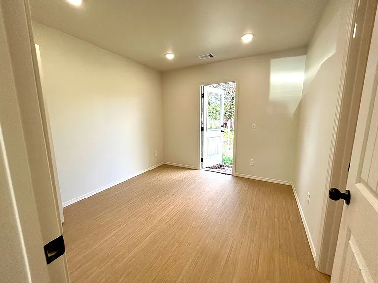 2604 N Center Street — Photo 18
