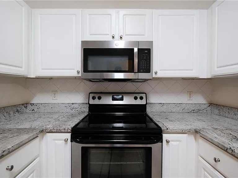 4007 Westchester Rdg NE — Photo 7