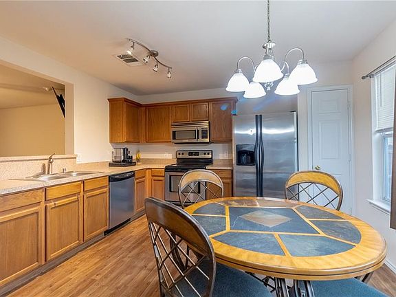 4th image of 6909 Bountiful Grove Dr