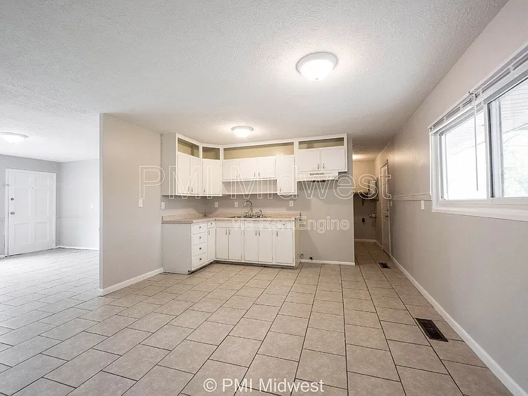 5925 Sunwood Dr — Photo 7