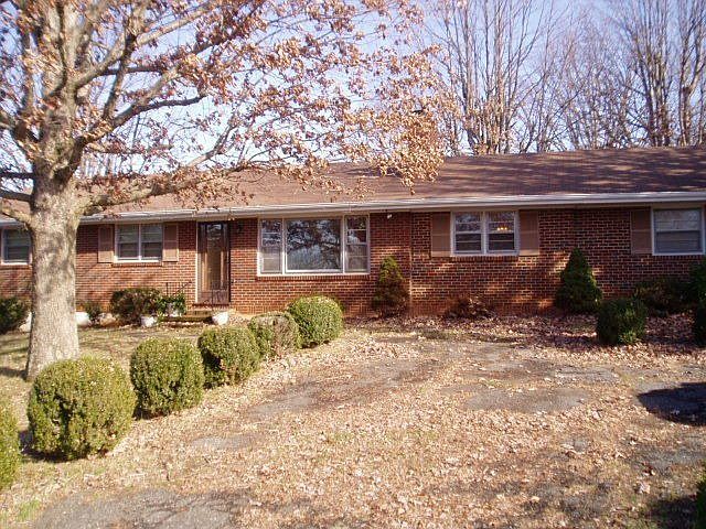 1st image of 161 Oak Grove Dr