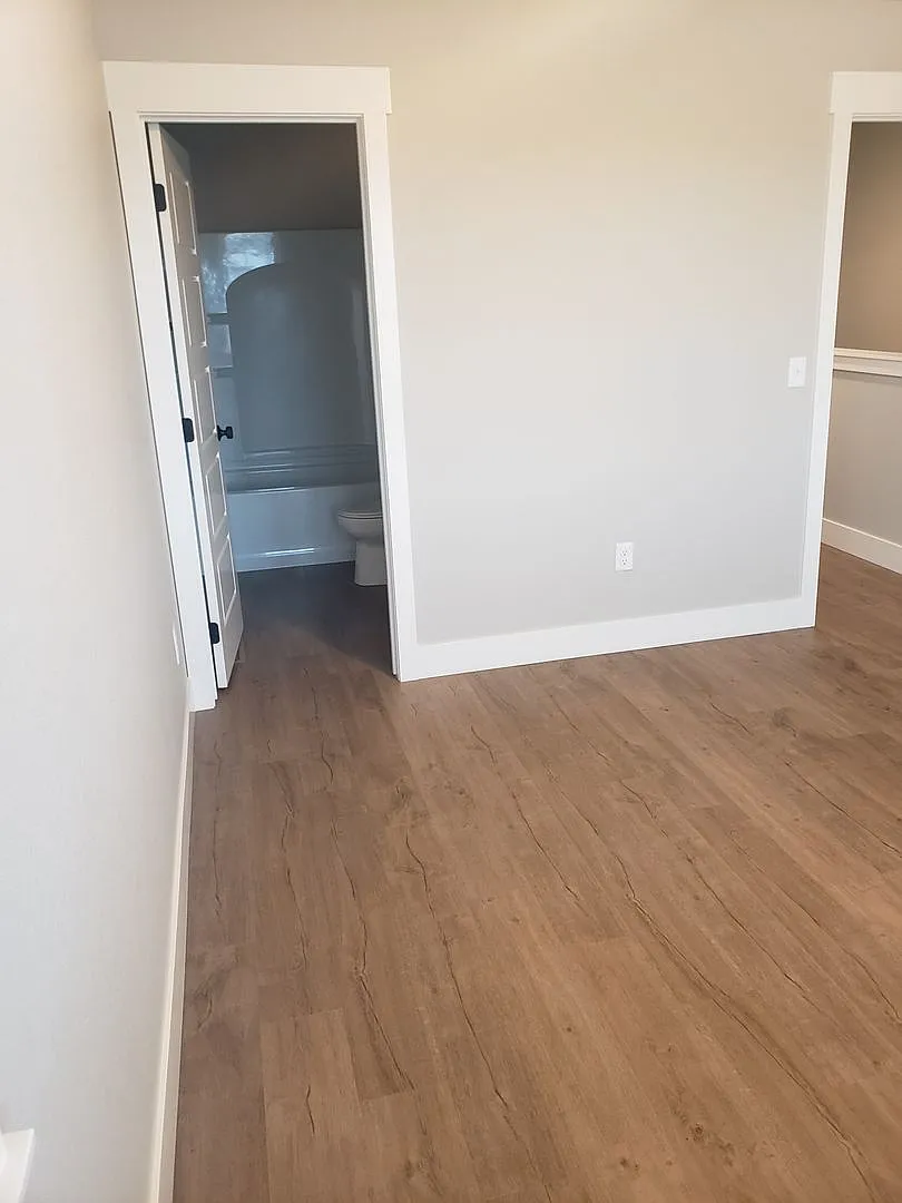 Ravishing 2 bed 2 1/2 bath home in Annafeld Subdivion — Photo 3