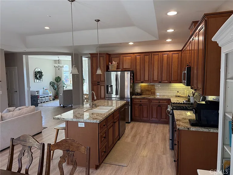 329 Dressler Ave — Photo 2
