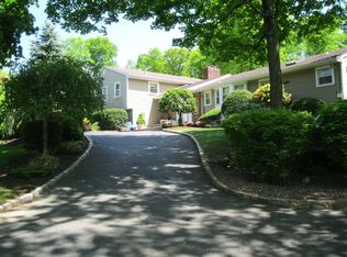 5 Westgate Rd, Livingston, NJ 07039