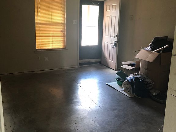 3rd image of 4413 Sandage Ave