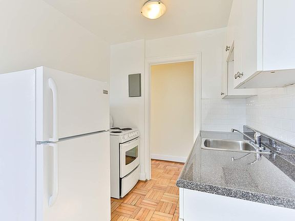 5th image of 555 Russell Hill Rd
