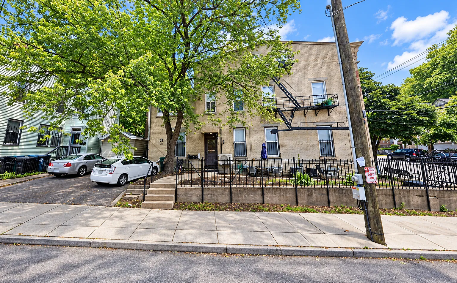 3 bed, 1286 sqft, $1,800 — Photo 1