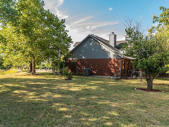 4th image of 2 Charlotte Dr