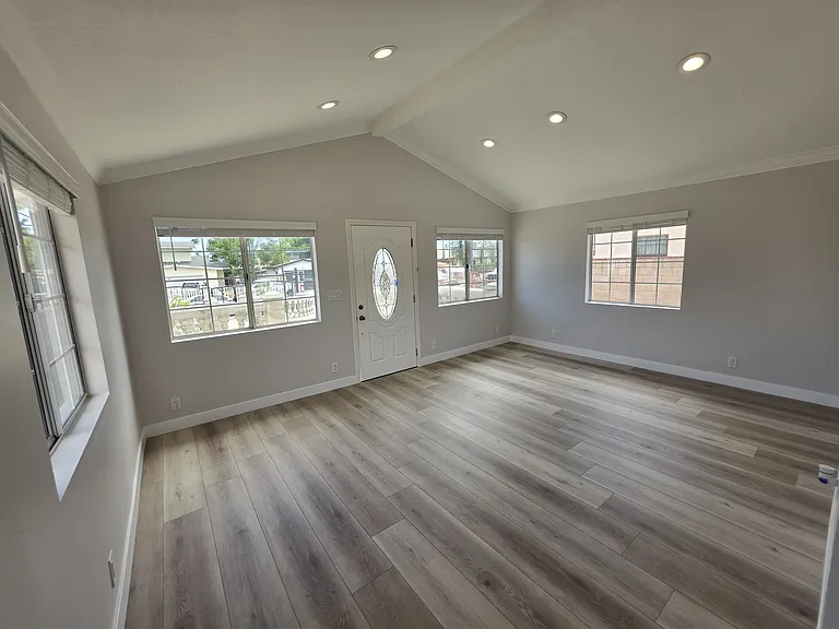 10303 Arminta St — Photo 42