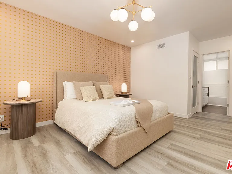8911 Cynthia St #10 — Photo 10