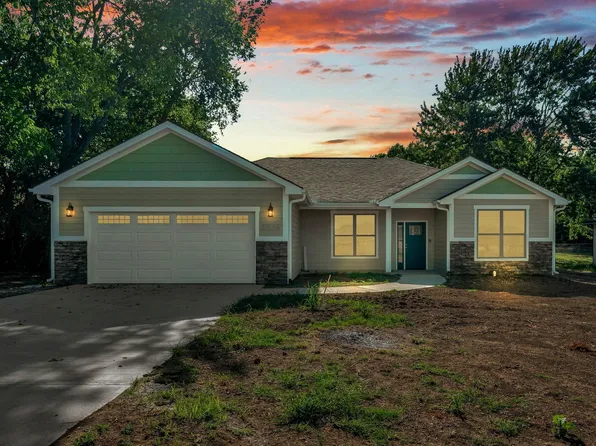 3237 SE Downing Dr, Topeka, KS 66605
