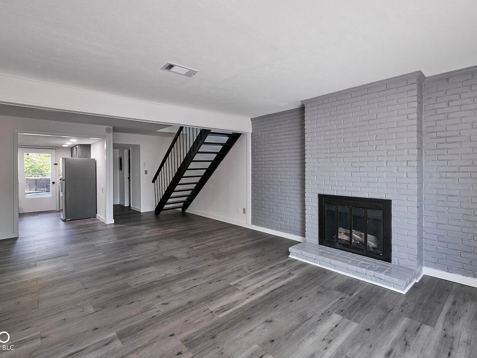 2 bed, 1.5 bath, 1216 sqft, $1,700 — Photo 3