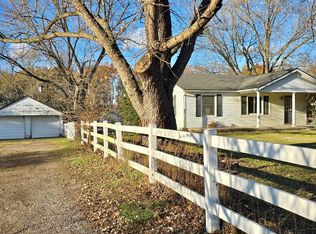 13901 Silver Lake Rd, South Lyon, MI 48178