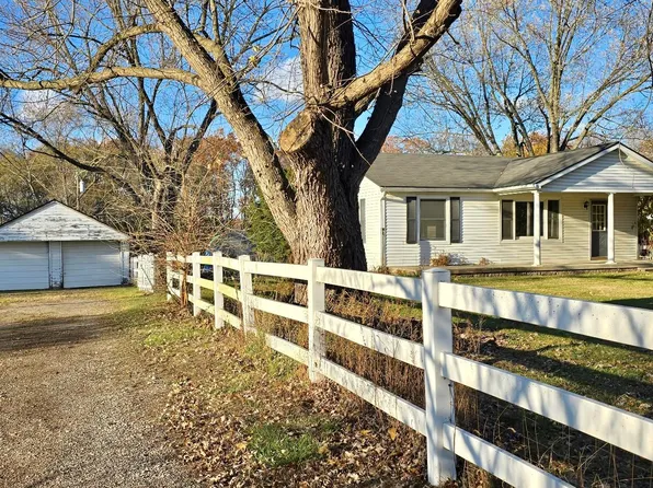13901 Silver Lake Rd, South Lyon, MI 48178