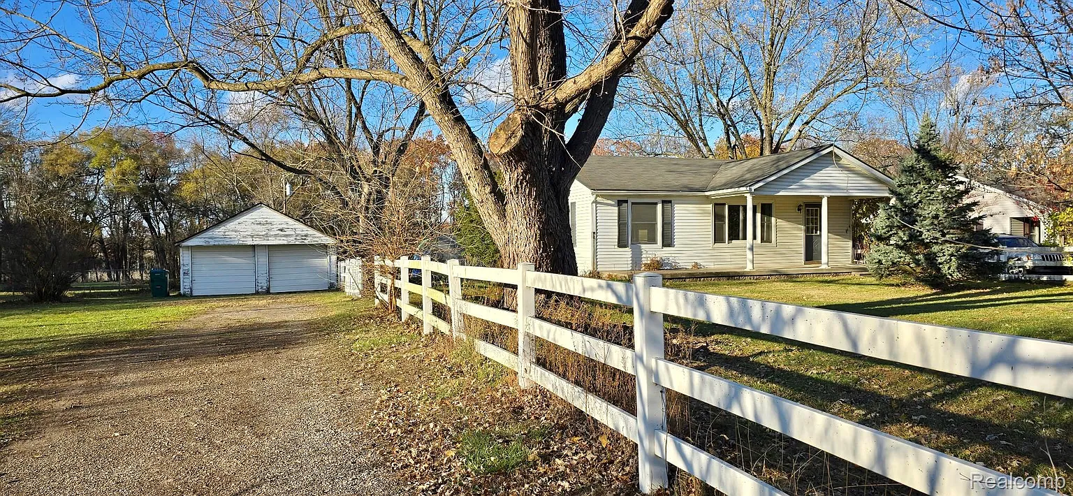 13901 Silver Lake Rd photo 1