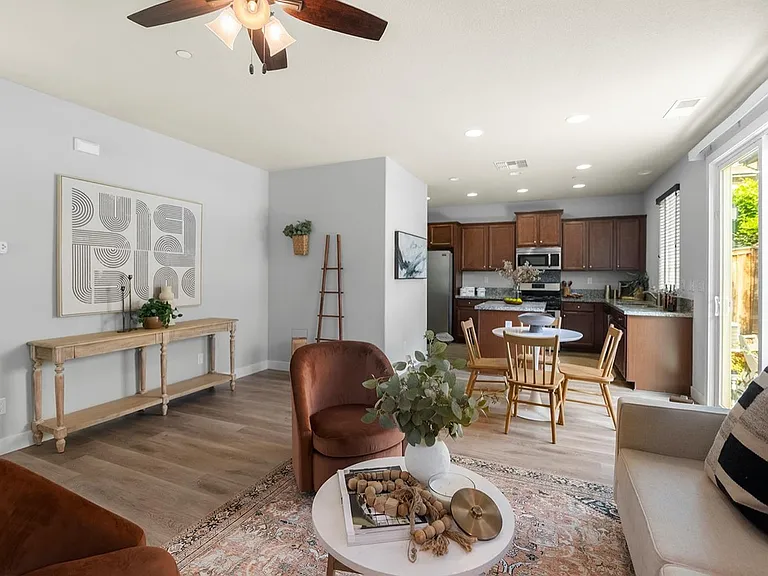 741 Candela Cir — Photo 4