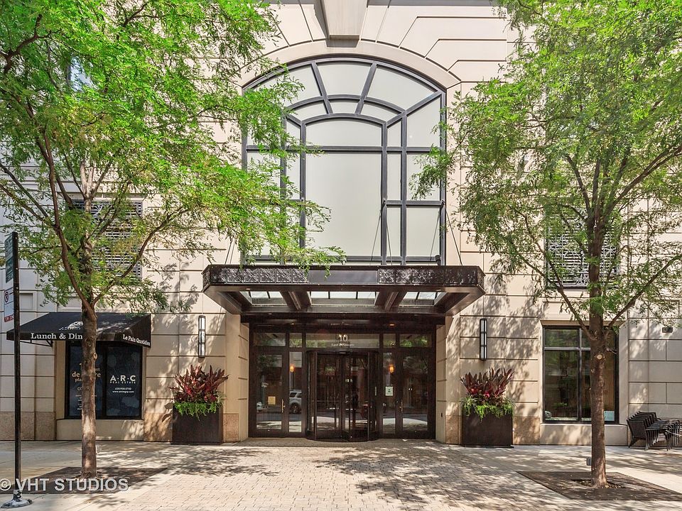 1st image of 10 E Delaware Pl E #19B
