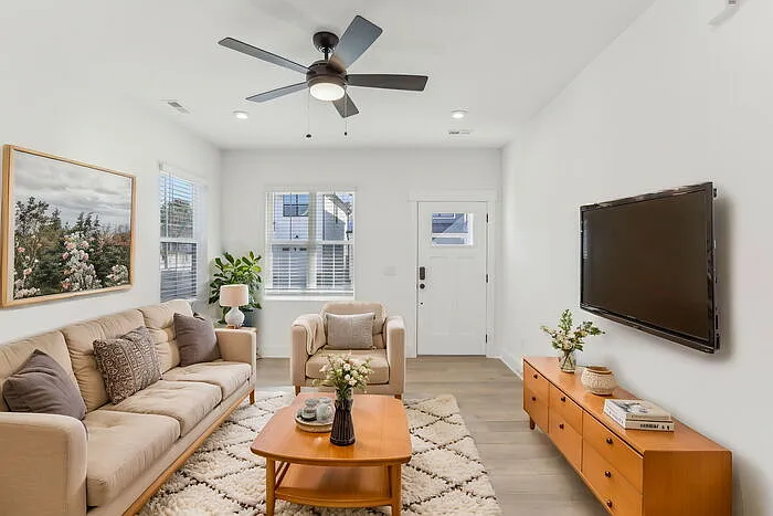 3 bed, 2.5 bath, 1585 sqft, $3,065 — Photo 1