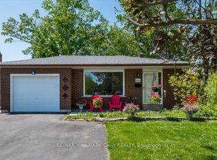 44 Belcourt Ave, Barrie, ON L4M4E4