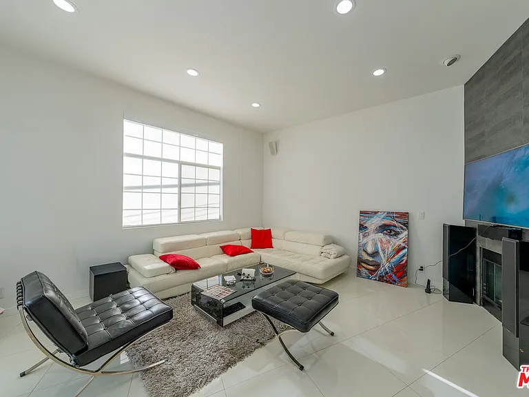 2256 Montrose Ave #2 — Photo 8