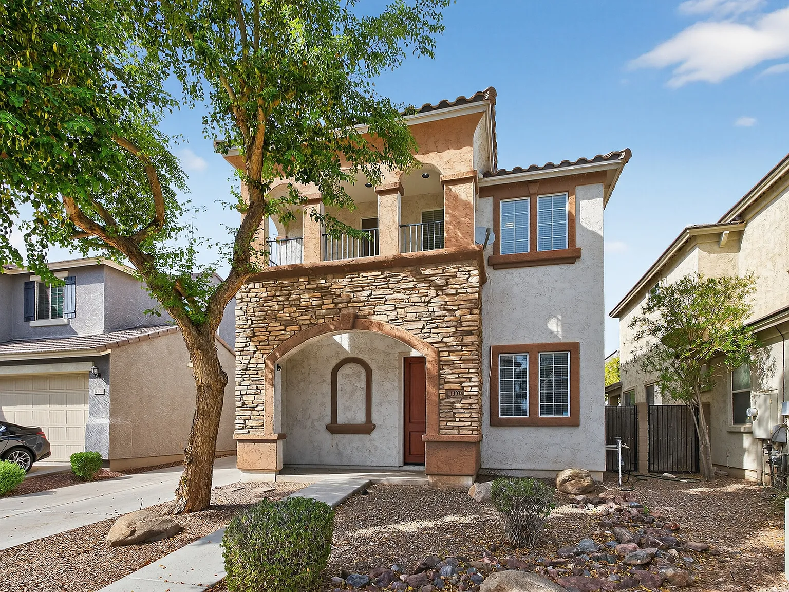 12034 W Polk St — Photo 4