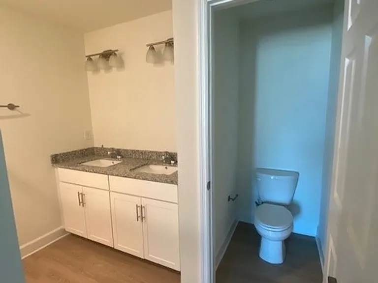 San Carlos Apartments — Photo 46