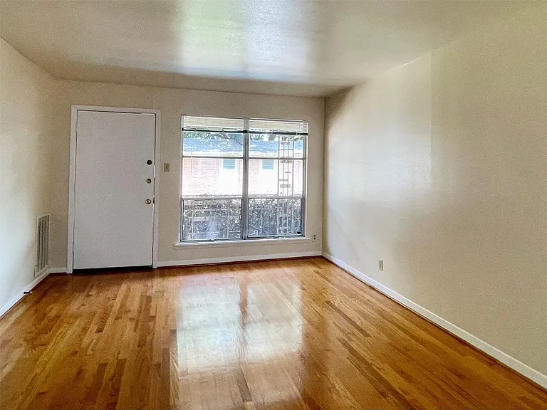 3420 Mount Vernon St #8 — Photo 8