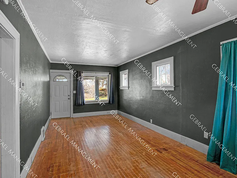 2309 Brown St — Photo 4