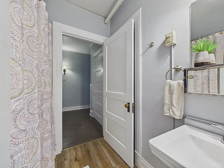 902 S Main St — Photo 11