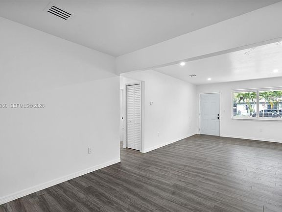 5th image of 1061 NW 108th Ter #1063