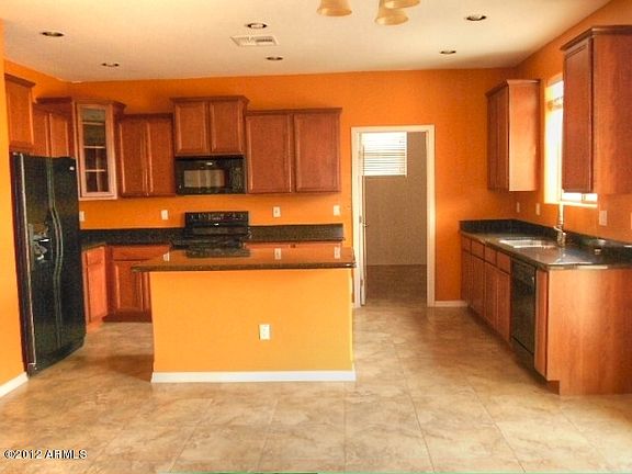 4th image of 1073 W Jersey Way