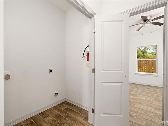 4th image of 801 S Missouri St #10