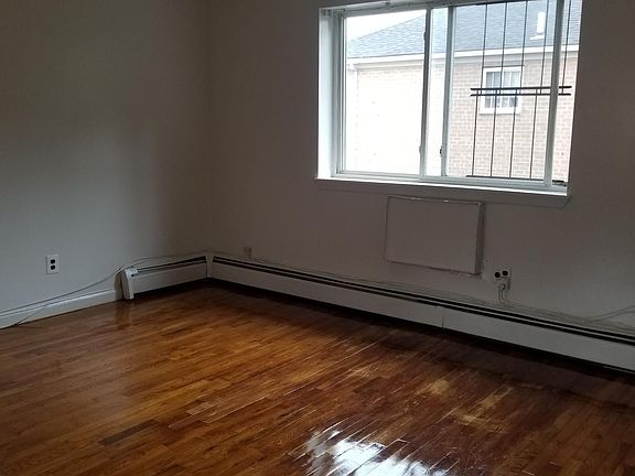 5th image of 1064 Huntington Ave