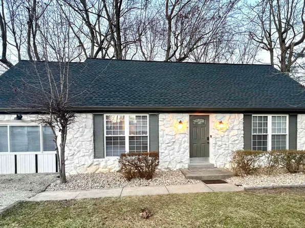 7402 Oaklawn Dr, Newburgh, IN 47630