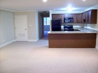 14 Willis Ave APT 4, Syosset, NY 11791