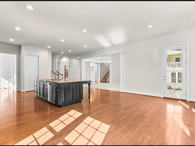 208 Bottsford Ave — Photo 12