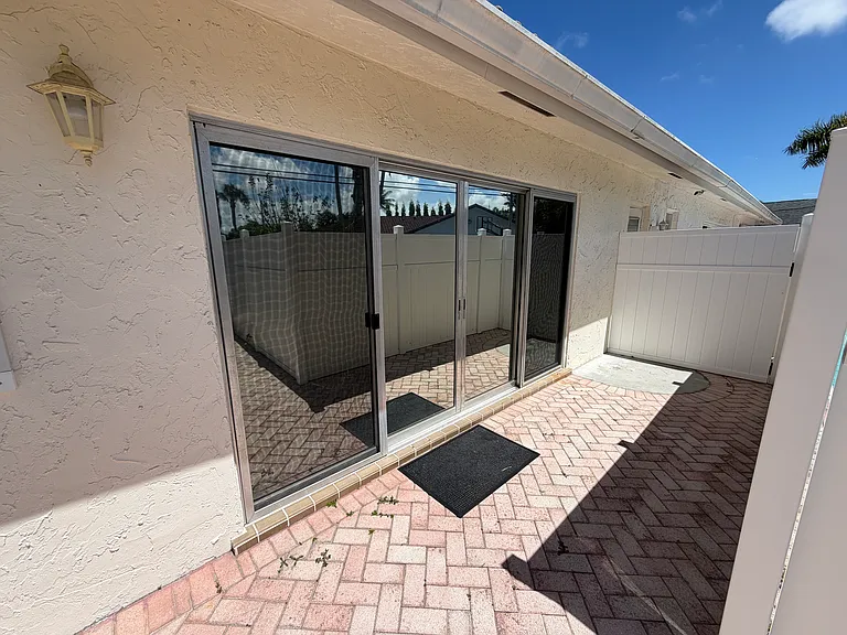 499 W Conference Dr — Photo 21