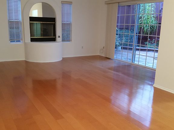 4th image of 17726 Kinzie St Unit 34